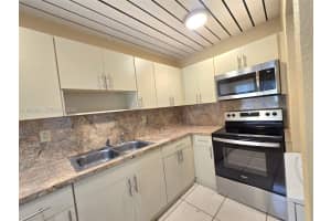 10090 Nw 80th Ct 1155 Hialeah Gardens, FL 33016 - MLS#A11952824