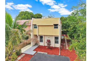 7911 Sw 9th St, North Lauderdale