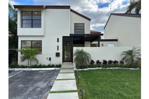 9734 Nw 5th Ter 9734 Miami, FL 33172 - MLS#A11952897