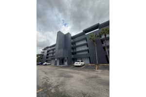 310 Fontainebleau Blvd 206, Miami