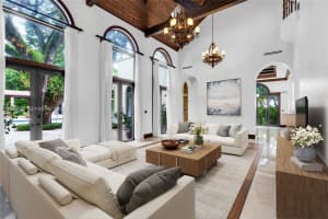 9801 Sw 60th Ct Pinecrest, FL 33156 - Off Market