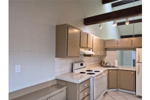 1752 Nw 74th Ave 18, Plantation