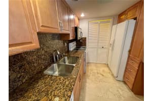 240 Lakeview Dr 308 Weston, FL 33326 - MLS#A11953396