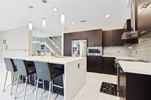 11287 Nw 43rd Ter Doral, FL 33178 - MLS#A11953467