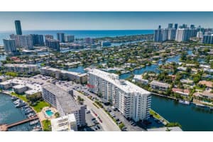 401 Golden Isles Dr 304 Hallandale Beach, FL 33009 - MLS#A11953497