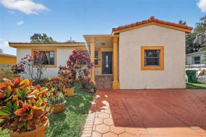 520 Ne 111th St, Miami