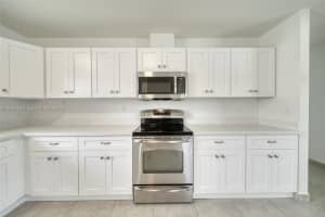 9557 Sw 40th Ter 9557 Miami, FL 33165 - MLS#A11953512