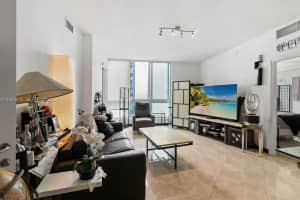 300 Biscayne Blvd , Miami, FL 33131 - MLS#A11953570
