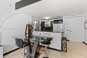 300 Biscayne Blvd , Miami, FL 33131 - MLS#A11953570