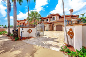 674 Ocean Blvd Golden Beach, FL 33160 - MLS#A11953571