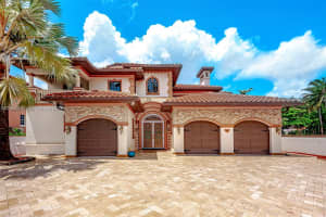 674 Ocean Blvd Golden Beach, FL 33160 - MLS#A11953571