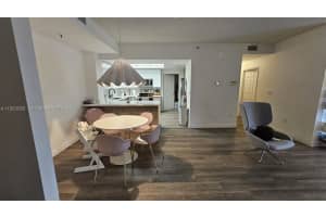 9755 Nw 52nd St 201, Doral