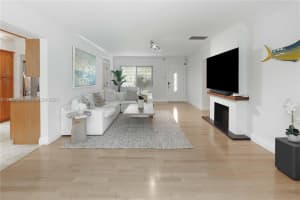 1242 Buchanan St Hollywood, FL 33019 - MLS#A11953598