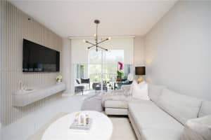 9725 Nw 52nd St 215, Doral