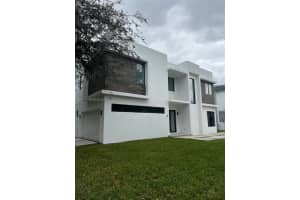 2 Hough Dr Miami Springs, FL 33166 - MLS#A11953770