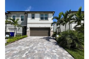 3235 N Watercress Dr, Lauderdale Lakes