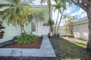 13930 Oak Ridge Dr Davie, FL 33325 - MLS#A11954036