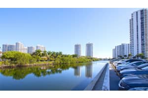 3675 N Country Club Dr 1102, Aventura