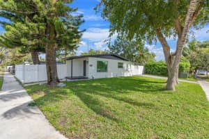 5771 Sw 39th St, Davie