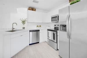 8930 Ne 8th Ave 901, Miami