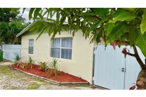 2433 Nw 20th St Fort Lauderdale, FL 33311 - MLS#A11954354