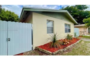 2433 Nw 20th St Fort Lauderdale, FL 33311 - MLS#A11954354