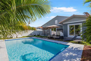 1041 Nw 73rd St, Miami