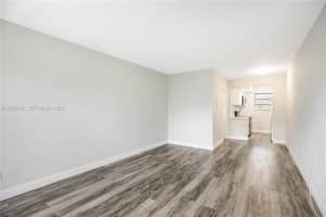 7725 Carlyle Ave 10 Miami Beach, FL 33141 - MLS#A11954413