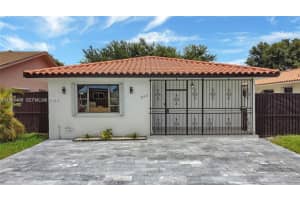 895 W 39th Pl 1 Hialeah, FL 33012 - MLS#A11954449