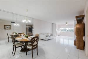 9441 Sunrise Lakes Blvd 310 Sunrise, FL 33322 - MLS#A11954474