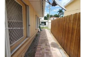 215 S 12th Ave Back Hollywood, FL 33019 - MLS#A11954635