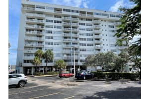 13155 Ixora Ct 901, North Miami