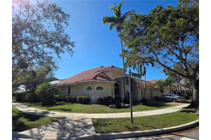 900 Spoonbill Cir, Weston
