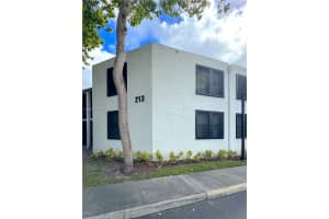 213 Lake Pointe Dr 114 Oakland Park, FL 33309 - MLS#A11954894