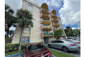 9360 Fontainebleau Blvd APT 301, Miami, FL 33172, - MLS#A11954900