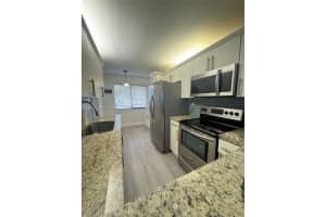 163 Lakeview Dr 204, Weston