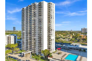 3675 N Country Club Dr 410, Aventura