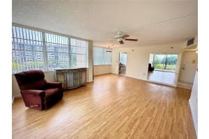 1100 Saint Charles Pl 411 Pembroke Pines, FL 33026 - MLS#A11955067