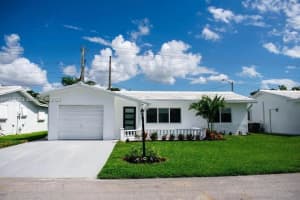 1009 Leisure Ln, Boynton Beach