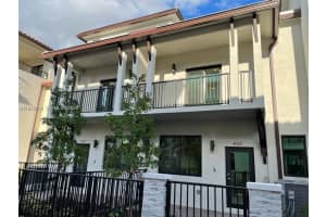 4657 Nw 83rd Pkwy . Doral, FL 33166 - MLS#A11955404