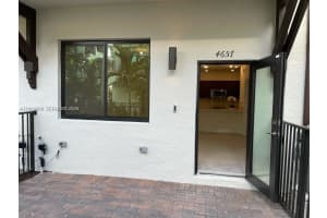 4657 Nw 83rd Pkwy . Doral, FL 33166 - MLS#A11955404