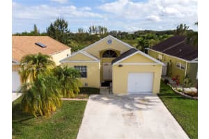 9936 W Daffodil Ln, Miramar