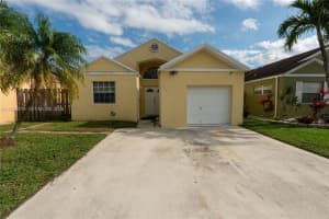 9936 W Daffodil Ln Miramar, FL 33025 - MLS#A11955516