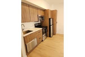 557 Michigan Ave 211 W/parking, Miami Beach