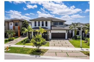 8900 Nw 161st Ter, Miami Lakes