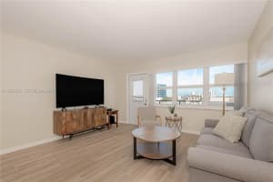 401 Golden Isles Dr 902 Hallandale Beach, FL 33009 - MLS#A11955584