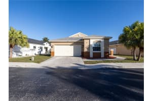 200 W Riverbend Dr Sunrise, FL 33326 - MLS#A11955744