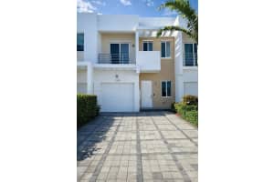 7220 Nw 103rd Path 7220 Doral, FL 33178 - MLS#A11955828