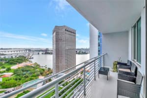 325 Biscayne Boulevard, Miami, FL 33131 - MLS#A11955885