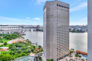 325 Biscayne Boulevard, Miami, FL 33131 - MLS#A11955885